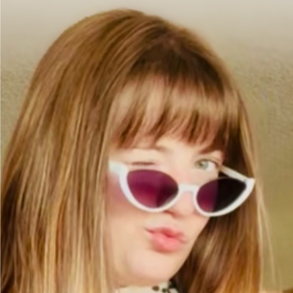 💞✌️Posh is Love & Friendship.✌️💞
&&&&& incredible shopping. 🛍️💋👠🕶️👗 - Picture 4 of 4